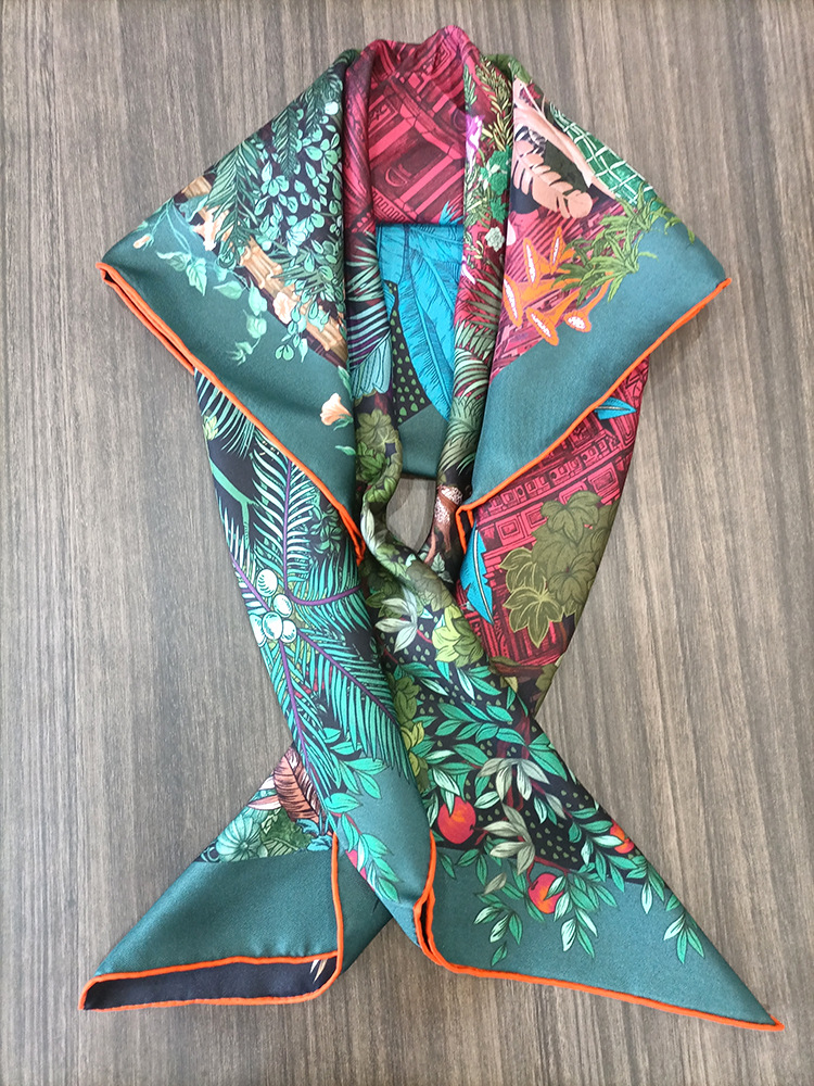 Travel Accessories Designer - وشاح حريري 90 سم للنساء، مناديل