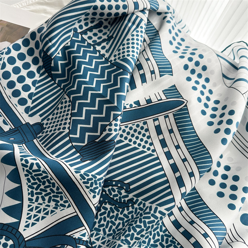 وشاح حريري فاخر 14 مم بحواف مل - مراجعة Travel Accessories Designer وسعره