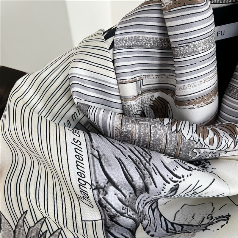 أوشحة حريرية كبيرة من ماركات م - مراجعة Travel Accessories Designer وسعره